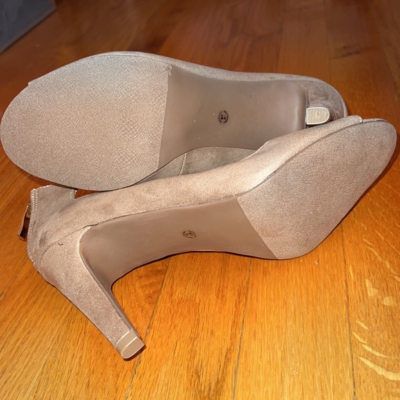 ANA Tan Lace Heels Size 7.5 - Picture 3 of 5